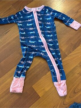 Tidal Tots Pink Santa Hat Blue Marlin zip sleeper fold over legs, mittens 0-3 M